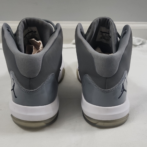 Nike Jordan Max Aura Cool Gray Athletic Shoes - Picture 3 of 7